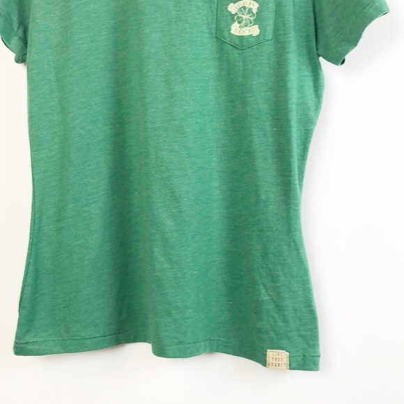 Born Lucky Graphics T-Shirt Green Tee, Size XL V-neck - Picture 4 of 8